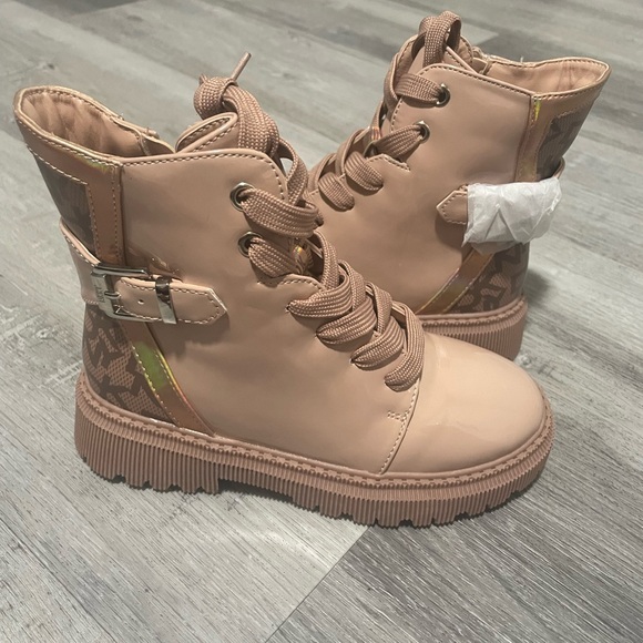 New DKNY Tan Boots with Chunky Platform Sole, Size 12 - Picture 3 of 8